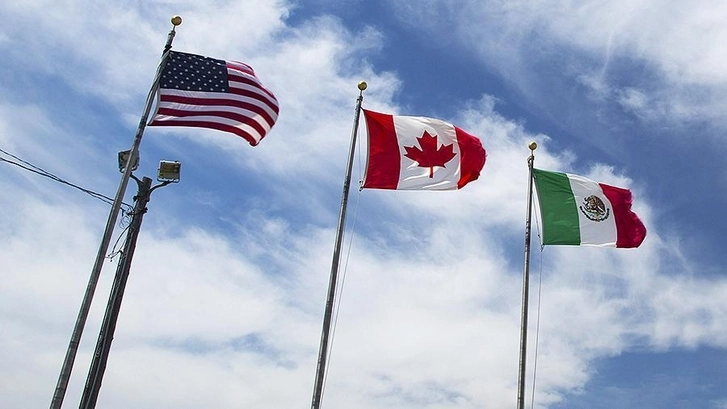 США продлили период закрытия границ с Канадой и Мексикой