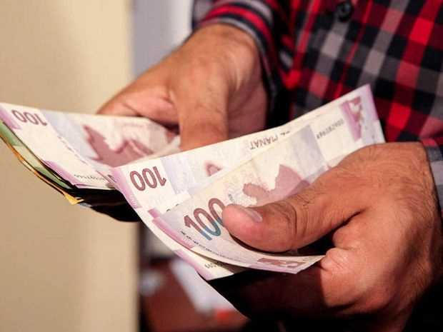 В Баку разыскивают мужчину, расплатившегося за мобильный телефон фальшивыми манатами