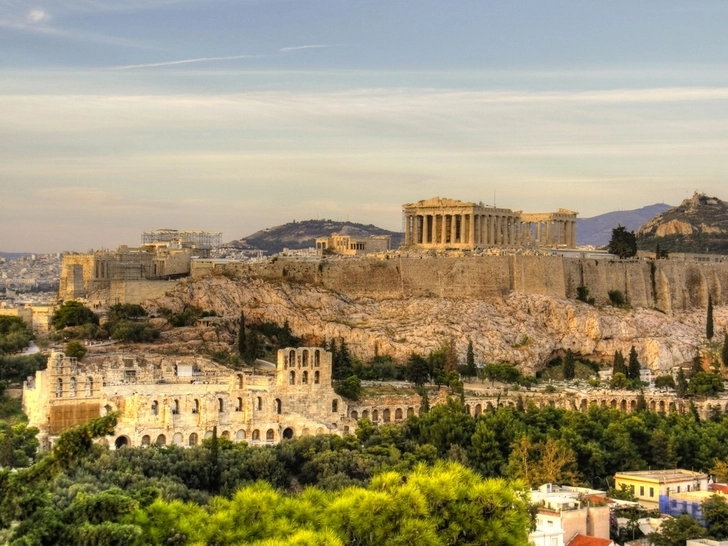 Археологи потребовали снести часть гостиницы, чтобы открыть вид на Акрополь в Афинах