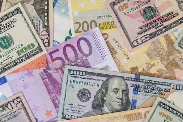 За минувшую неделю манат подорожал к евро и рублю