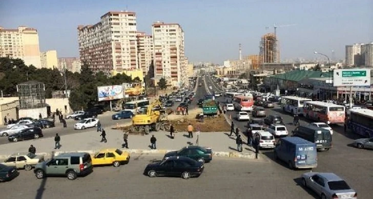 На некоторых улицах Баку ограничено движение транспорта - ФОТО