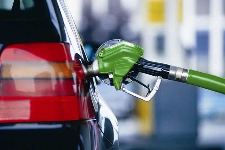 Сколько стоит литр: цена бензина в разных странах - ИНФОГРАФИКА