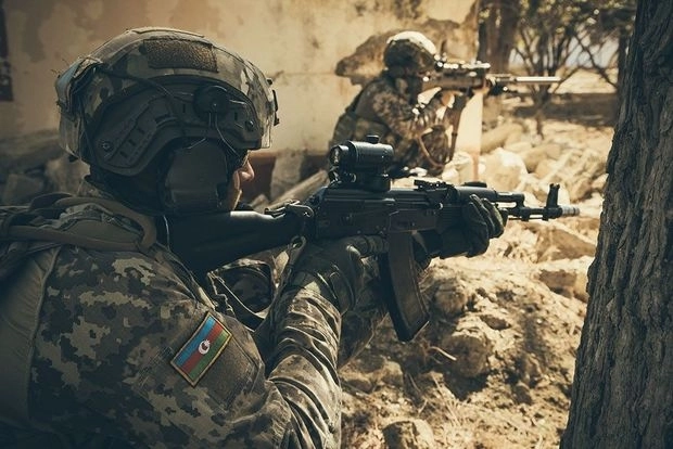 Спецназ ВС Азербайджана провел тактические учения - ВИДЕО