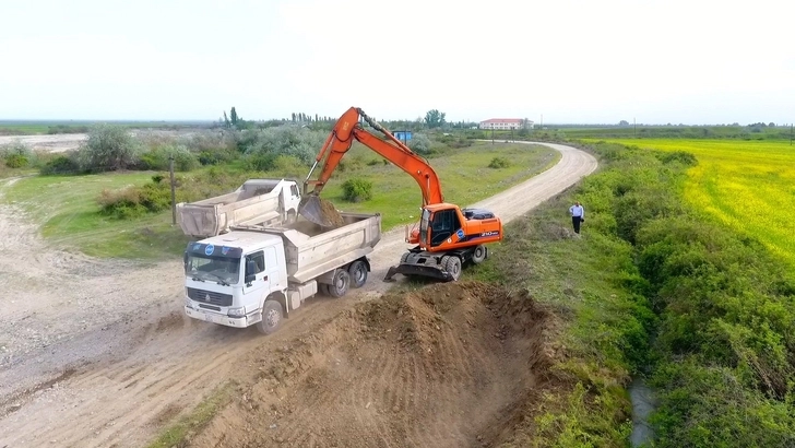 В Агсуинском районе реконструируются автомобильные дороги - ФОТО