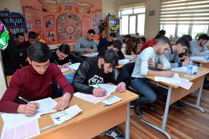 В Азербайджане обнародованы подробности в связи с экзаменами по языкам для абитуриентов