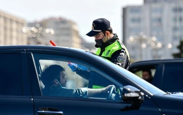 В Азербайджане остается в силе запрет на въезд-выезд из ряда городов в регионы