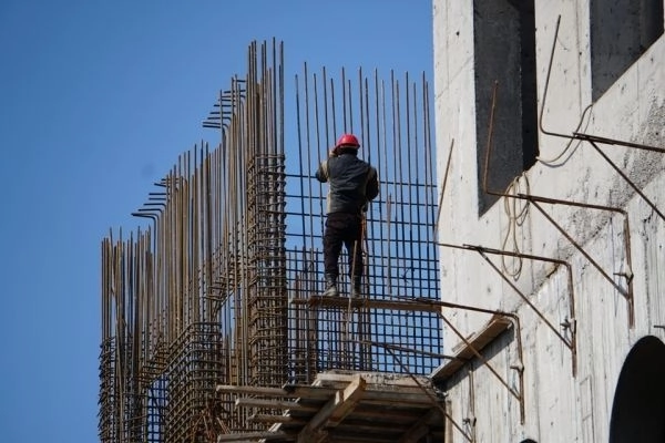 В Баку рабочий стал жертвой несчастного случая