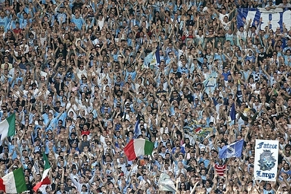 Итальянский футбольный клуб заменит болельщиков на трибунах их фотографиями