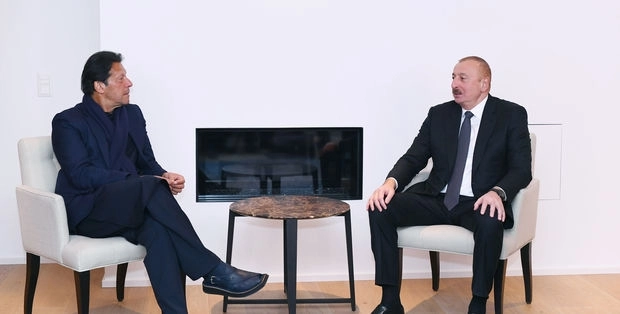 Премьер-министр Пакистана поздравил Президента Ильхама Алиева
