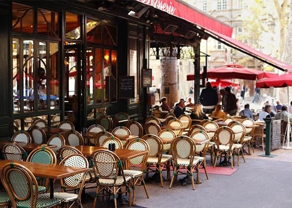 Стало известно, когда кафе и рестораны Франции возобновят свою работу