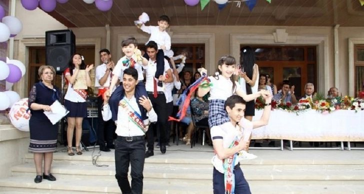 В Азербайджане отказались от «Последнего звонка»