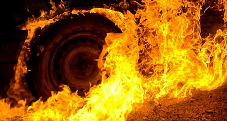 В Баку сгорел грузовой автомобиль