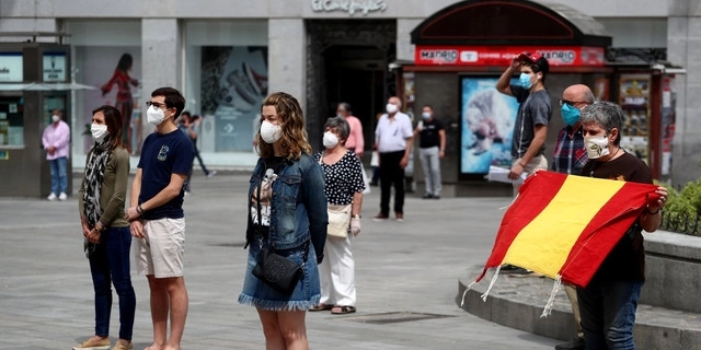 Испанцам придется носить маски после завершения режима повышенной готовности