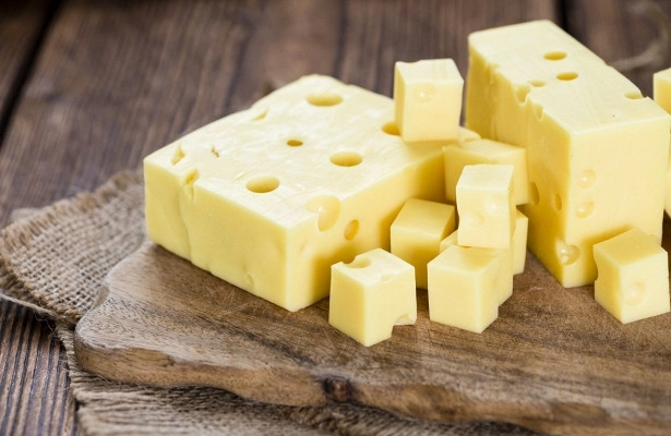 Эксперты рассказали о вреде сыра и мяса для иммунной системы