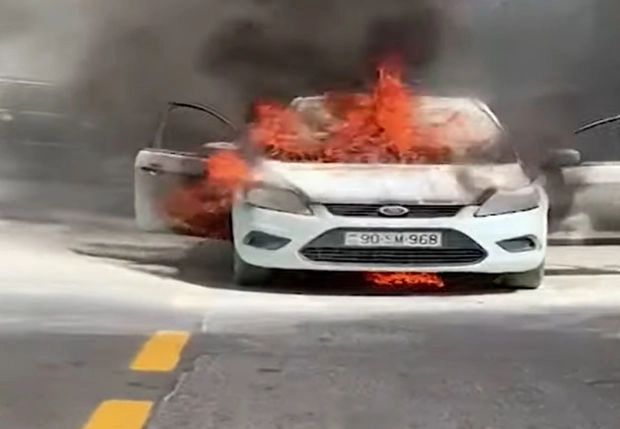 В Сумгайыте сгорел автомобиль - ВИДЕО