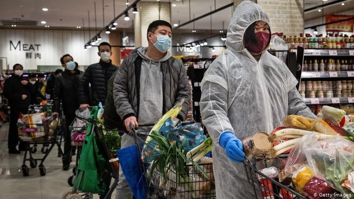 СМИ: Торговые сети Пекина прекратили продажи лосося из-за коронавируса на рынке