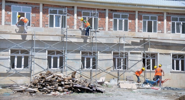 В Баку продолжаются работы по реконструкции и строительству школ