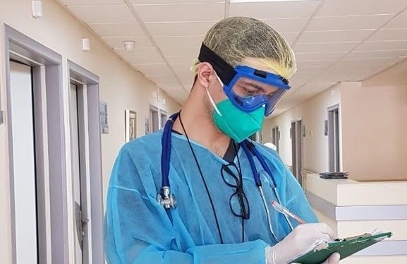 Еще один врач в Азербайджане заболел коронавирусом - ФОТО