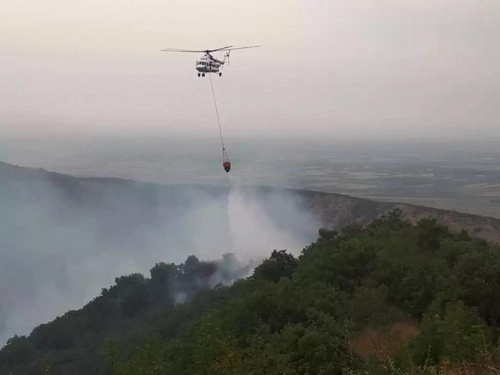 Пожар на Агсуинском перевале: к тушению пожара привлечены два вертолета – ФОТО/ВИДЕО/ОБНОВЛЕНО
