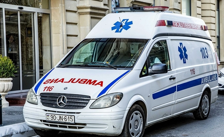 В Азербайджан доставили 41 машину скорой медицинской помощи