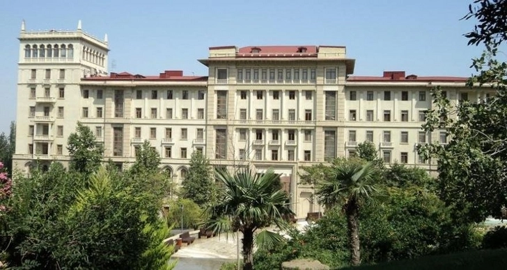 Кабмин Азербайджана внес изменения в постановление о строгом карантине, регламентировав работу E-Təbib