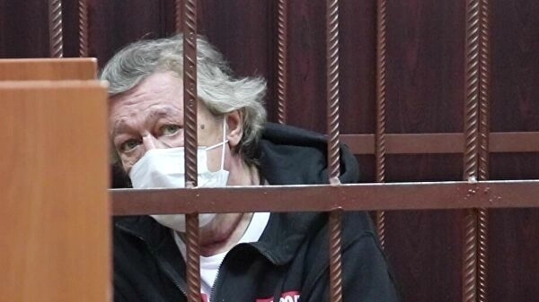 Адвокат Ефремова рассказал о «борьбе за деньги» в семье Захарова