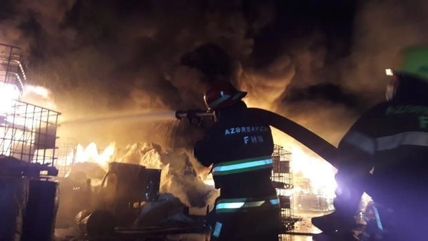 Минздрав Азербайджана: Пострадавшие при тушении пожара на фабрике Sobsan сотрудники МЧС госпитализированы