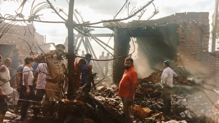 При взрыве на фабрике в Индии погибли семь человек - ВИДЕО