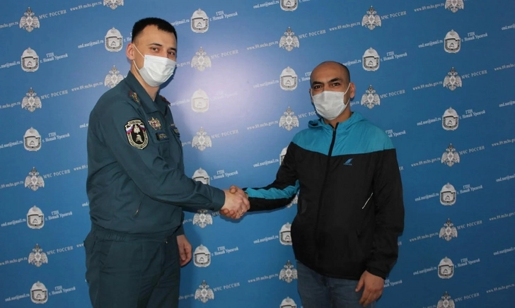 На Ямале трое азербайджанцев спасли человека из горящего дома – ФОТО
