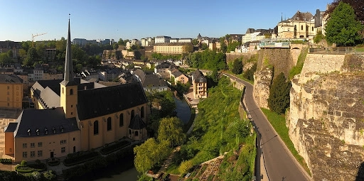 В Люксембурге начнут штрафовать за неправильно выброшенные маски