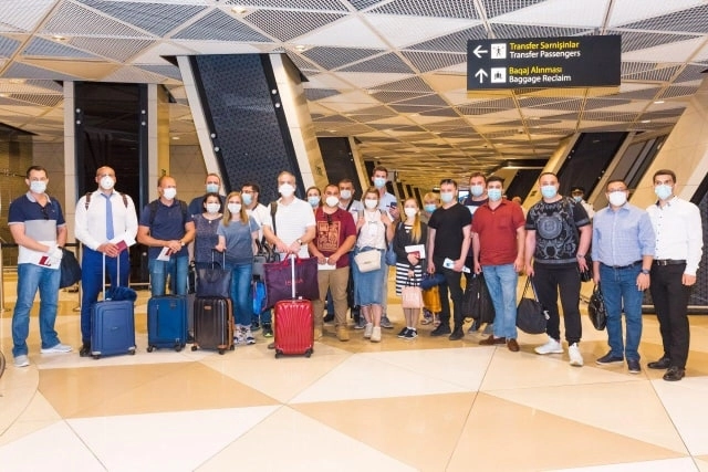 Национальный авиаперевозчик Азербайджана вернул соотечественников на родину из Москвы - ФОТО