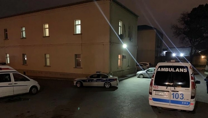 В Баку автомобиль сбил двух детей