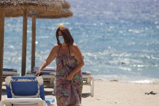 Жителей Испании будут штрафовать за появление на пляжах без масок