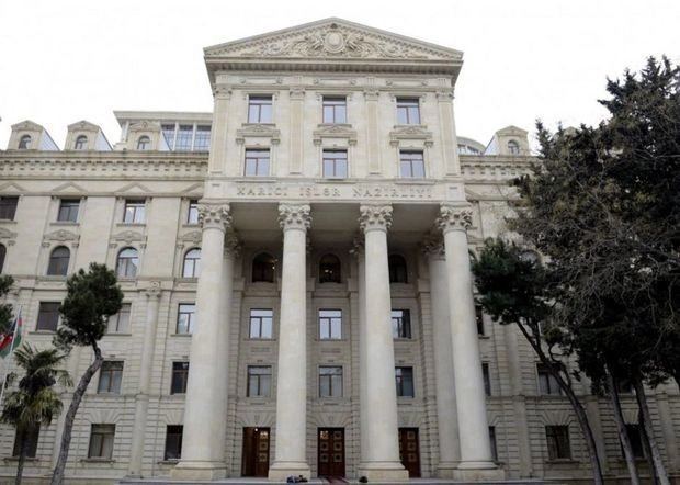 Баку выразил протест Франции в связи с актом вандализма в отношении посольства АР в Париже