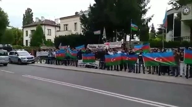 Азербайджанцы в Варшаве предотвратили провокацию армян - ВИДЕО