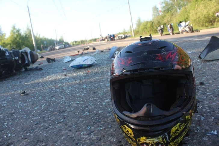 В Баку автомобиль сбил мотоциклиста насмерть
