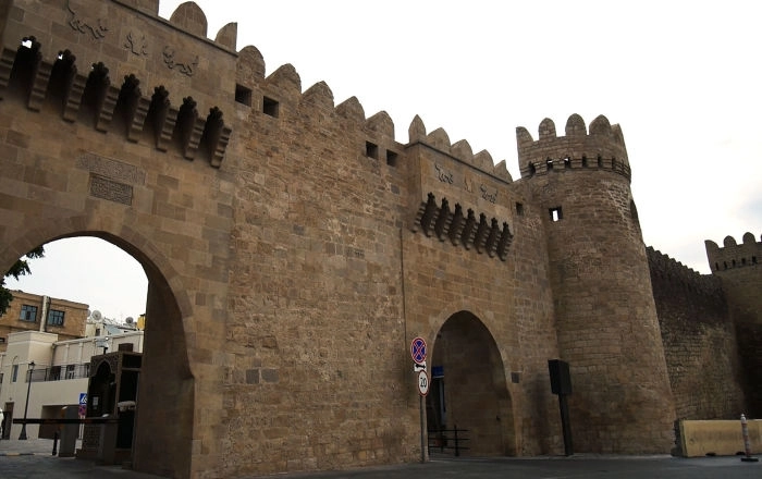 Как выглядят крепостные стены Ичеришехер после реставрации – ВИДЕО
