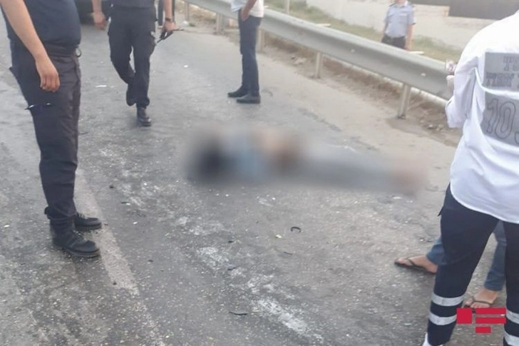 В Баку мотоцикл врезался в автомобиль: есть погибший - ФОТО