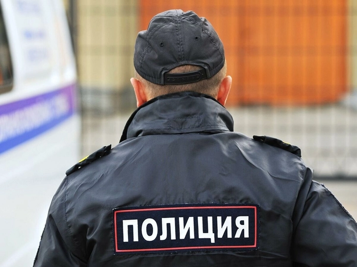 В Петербурге ожидавший депортации азербайджанец сбежал с шестого этажа