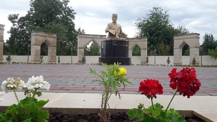В Губе открылся парк и памятник Гасану Зардаби - ФОТО