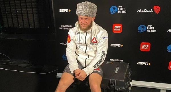 Боец из Кыргызстана: Всегда буду выходить на бой в UFC в азербайджанской папахе - ФОТО/ВИДЕО