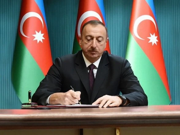 Президент Ильхам Алиев присвоил группе сотрудников СМИ почетные звания