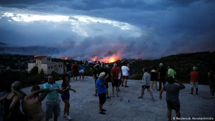 В Греции несколько сотен человек покинули свои дома из-за лесного пожара