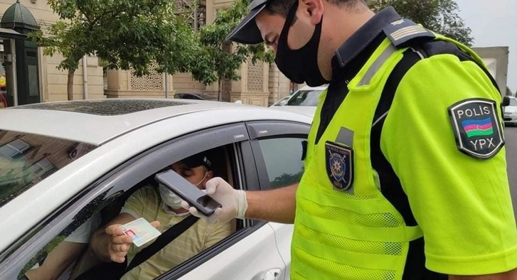 В Баку вернули полицейские посты