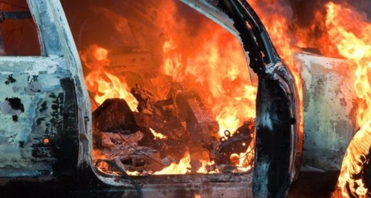 В Масазыре загорелся автомобиль - ВИДЕО