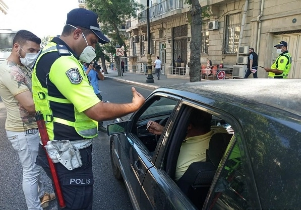 Полиция провела в Баку рейд