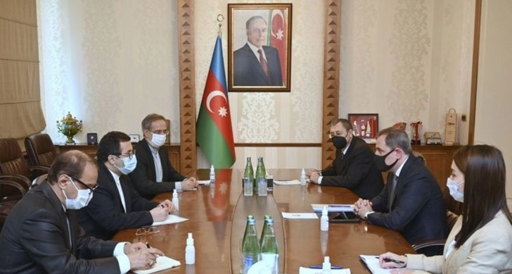 Глава МИД Азербайджана принял посла Ирана, завершающего свою дипмиссию
