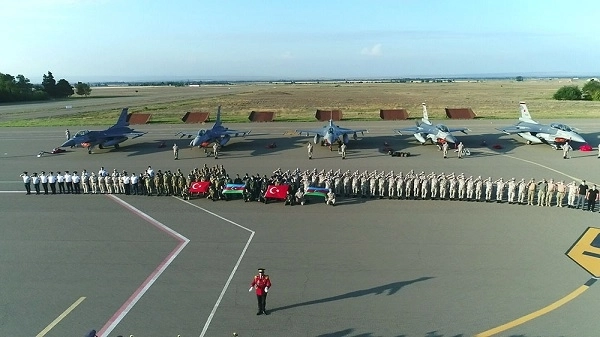 Самолеты F-16 ВВС Турции, участвующие в учениях TurAz Qartalı-2020, прибыли в Азербайджан - ФОТО/ВИДЕО