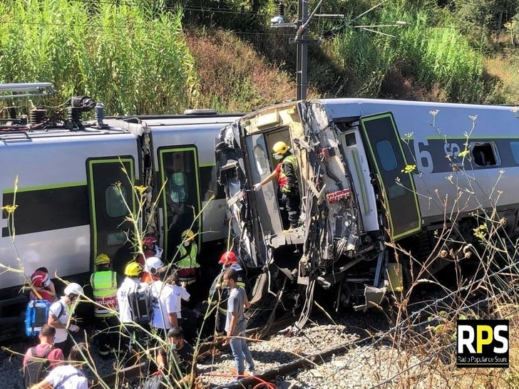 В Португалии потерпел крушение поезд, пострадали десятки человек - ФОТО