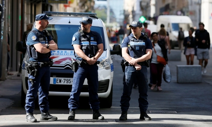 Мужчина на скутере сбил трех полицейских на юге Франции